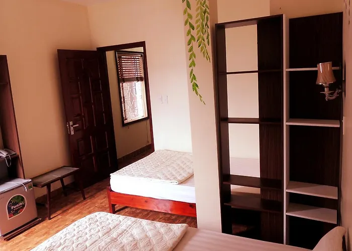 Four Seasons Khách sạn 2*